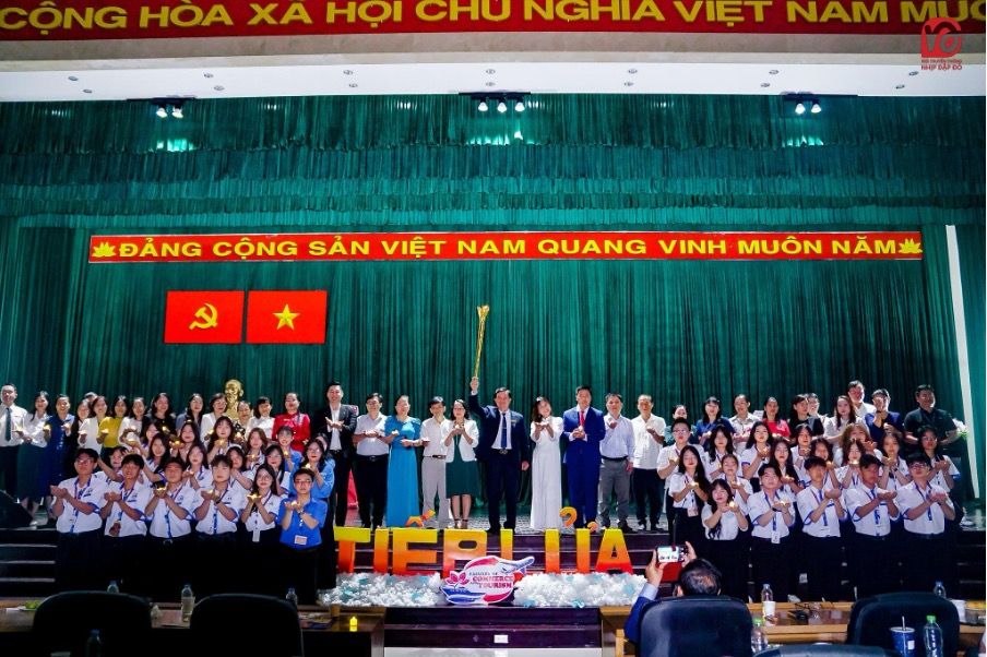 “THẾ HỆ TIẾP LỬA 2025” – CHƯƠNG TRÌNH CHÀO ĐÓN TÂN SINH VIÊN KHÓA 25D KHOA THƯƠNG MẠI VÀ DU LỊCH